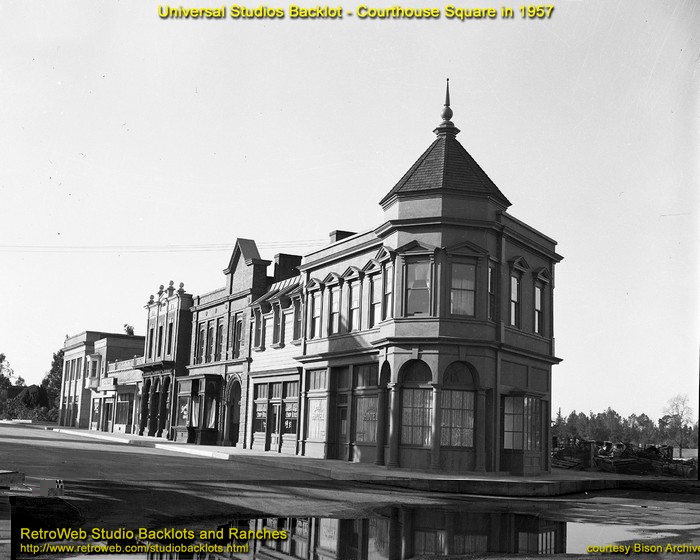 Courthouse Square 1957.jpg