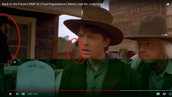 Figurants derrière Doc et Marty.jpg