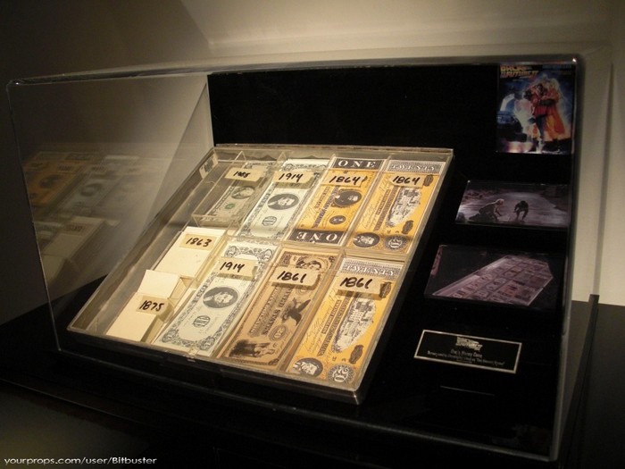 Back-To-The-Future-2-Doc-s-Emergency-cash-case-1.jpg