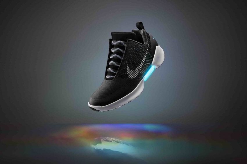 nike-hyperadapt-1-0-les-chaussures-inspirees-de-retour-vers-le-futur-arrivent-le-28-novembre-2.jpeg