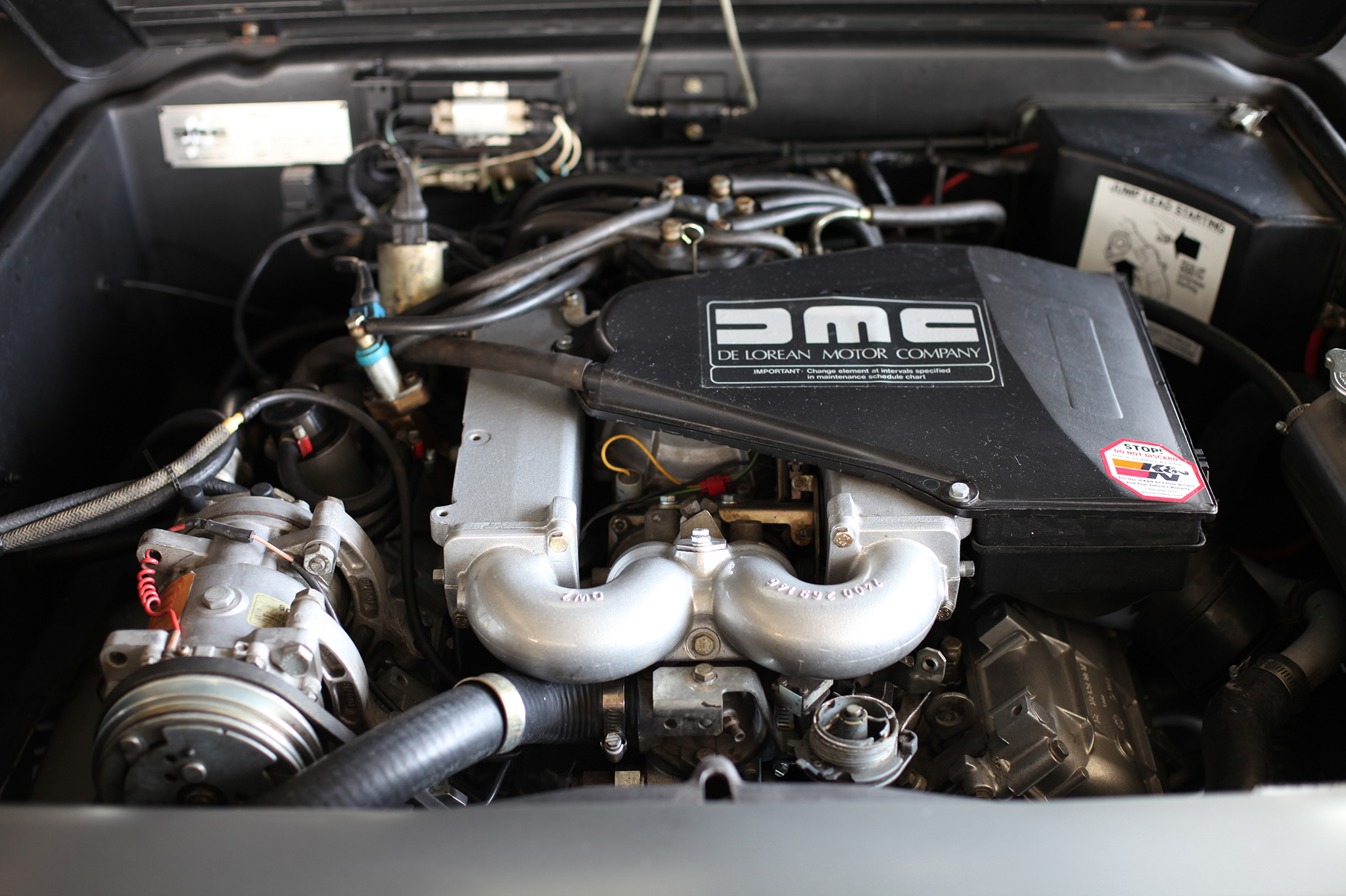 delorean-dmc-12-engine